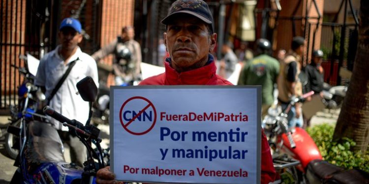 Cuatro aparatos de control imperial