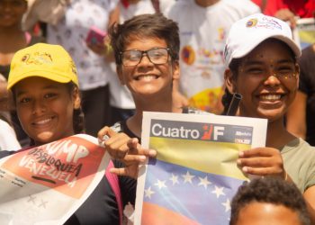 ¡Alegría! el pueblo de Bolívar salió junto a su bandera en defensa de Venezuela [+Galería]