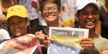 ¡Alegría! el pueblo de Bolívar salió junto a su bandera en defensa de Venezuela [+Galería]