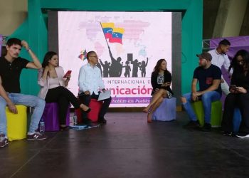 Comunicadores deben unificar criterios para defenderse