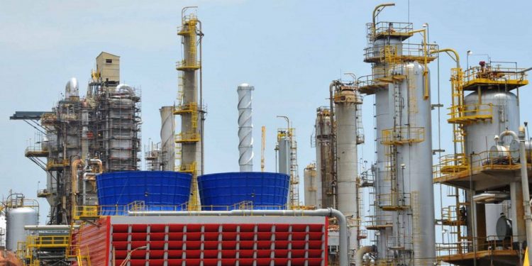 David Paravisini:“En las refinerías sucede la gran batalla”