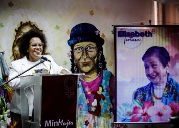 Elizabeth Tortosa homenajeada en galería Heroína de Venezuela + Fotos