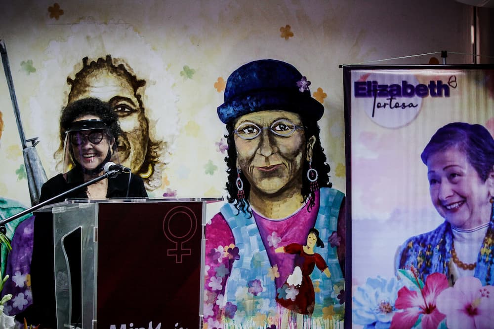 Elizabeth Tortosa homenajeada en galería Heroína de Venezuela + Fotos