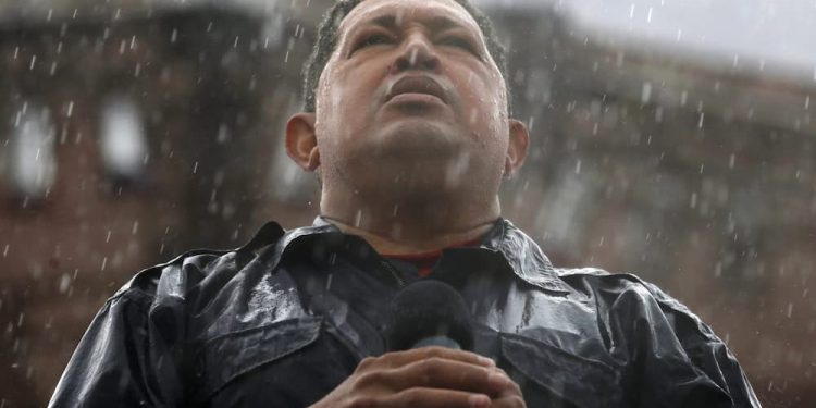 Chávez en la lluvia
