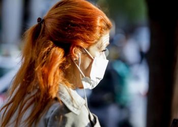 mujer-con-mascarilla