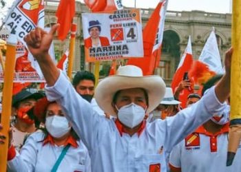 El candidato ha propuesto un cambio hacia una Constitución solidaria, humanista, rescatista y nacionalizadora