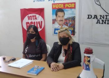 Rosalía Fernández y Milagros Mata