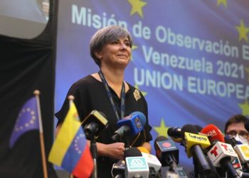 La jefa de la Misión de Observación Electoral de la Unión Europea (MOE-UE), la eurodiputada portuguesa Isabel Santos, ofrece un informe preliminar de su labor en Venezuela durante el proceso, hoy en Caracas (Venezuela). EFE/Miguel Gutiérrez