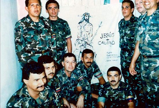 Chávez y militares