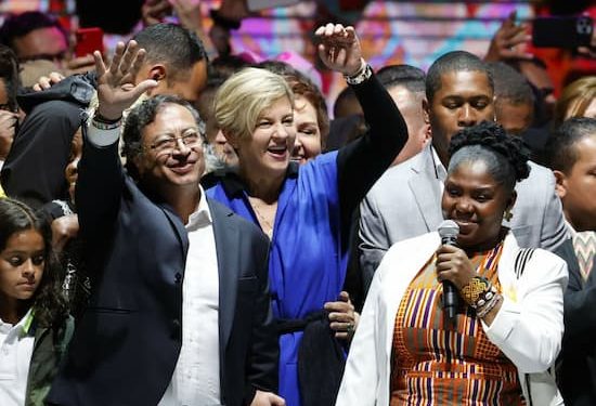 No es tarea fácil la de Petro, considerando los grandes intereses que entrelazan el poder de la oligarquía local con los de Estados Unidos, que perpetúan la lógica del Plan Colombia al entretejer la economía de guerra con la del control social y territorial