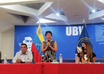 "La revolución debe traer la historia al presente"