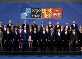 De una Europa que hablaba de independizarse de Washington pasamos, convenientemente, a la Casa Blanca, a una Unión Europea entregada —incluida Francia—; a la política internacional militarizada de Joe Biden