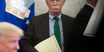 Los “arranques de franqueza” de los exfuncionarios y funcionarios de Estados Unidos pretenden sembrar el terror y frenar la caída del imperio