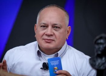 Venezuela tiene petróleo, no solo para España sino para Europa; lo único es que tienen que pagarlo al precio que vale; y dada la circunstancia tienen que pagarlo mediante un mecanismo que permita a Venezuela usar los recursos con los que ellos van a pagar ese petróleo