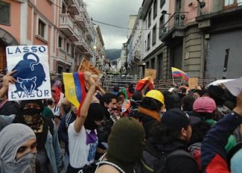 Ecuador cuando un neoliberal reprime el aparato hegemónico lo respalda