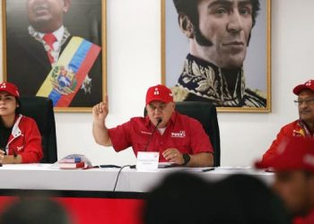 No hay que dejarse chantajear por el dólar paralelo, porque hay un solo dólar que es el del Banco Central de Venezuela, es lógico que la derecha y el imperialismo hagan estas cosas, porque ellos no quieren de ninguna manera que la situación en Venezuela se estabilice