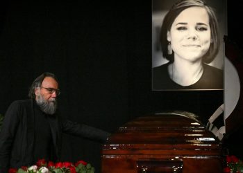“Un crimen vil y cruel acabó con la vida de Daria Dúguina, una persona brillante y talentosa con un verdadero corazón ruso: amable, amoroso, comprensivo y abierto. Periodista, científica, filósofa, corresponsal de guerra, sirvió honestamente a las personas, a la Patria, demostró con hechos lo que significa ser patriota de Rusia”, Vladimir Putin (Presidente de Rusia)