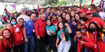 El presidente Nicolás nos ha llamado a la Nueva Etapa de Transición al Socialismo: resistir, renacer y revolucionar –conceptos inherentes a lo que significa ser joven- por ello nuestro papel es fundamental en este cambio de época