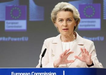 Europa se vuelve menos competitiva, sobre todo Alemania. Los germanos, al empezar el siglo 21, tuvieron energía barata proveniente de Rusia, gracias a ello pudieron crecer industrialmente, inclusive desplazaron en gran medida a Estados Unidos. Hoy, presionados por Washington, renunciaron a esa ventaja competitiva