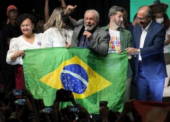 Lula debió ganar la anterior campaña presidencial, pero la descarada manipulación judicial se lo impidió, fue privado de libertad por un juez, Sergio Moro, que posteriormente fue ministro de justicia