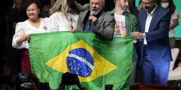 Lula debió ganar la anterior campaña presidencial, pero la descarada manipulación judicial se lo impidió, fue privado de libertad por un juez, Sergio Moro, que posteriormente fue ministro de justicia