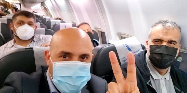 Y ahora, ¿quién pagará los daños personales, morales y materiales de este mamarracho jurídico-mediático? ¿Cómo se reconstruirá la deteriorada relación de Buenos Aires con Caracas, cuando aún está retenido el avión porque Washington así lo decreta?