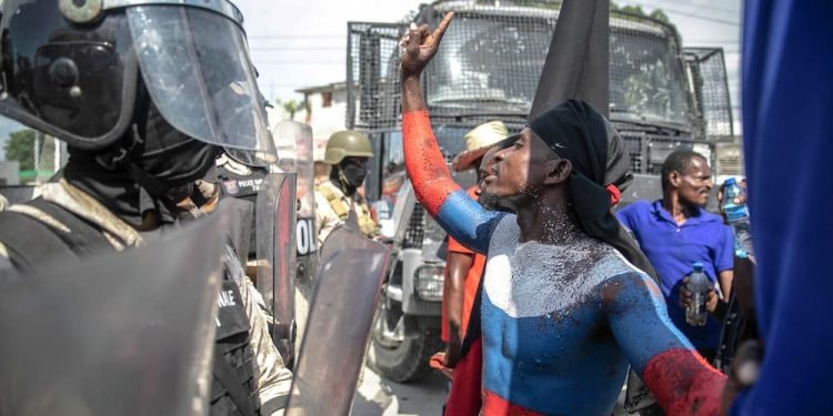 Una intervención militar disfrazada de ayuda humanitaria para continuar con la dominación de la perla negra del Caribe y robar sus recursos, manteniéndola en el abismo
