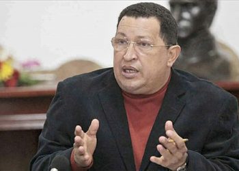 Uno de los factores fundamentales en la transición hacia el socialismo, es la transformación de la base económica del país; a fin de alcanzar su plena democratización y convertirla en una poderosa herramienta para la justa distribución de los recursos de la nación