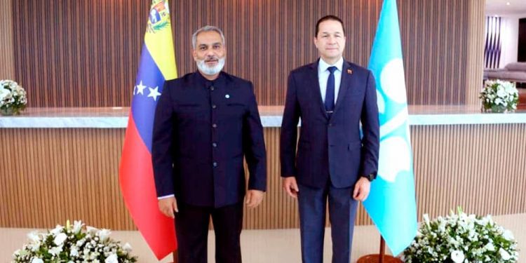 Petróleo y Geopolítica 1 No cabe la menor duda de que la hegemonía imperial de los EEUU depende en alto grado del control, por cualquier vía, de los principales yacimientos petroleros del mundo