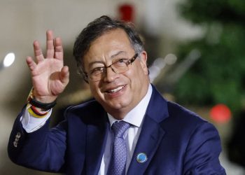 Un foro de periodistas y comunicadores populares instó al gobierno a diseñar una estrategia mediática de manera urgente