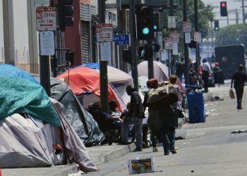 Solo el partido revolucionario de vanguardia, con su estructura y su alcance, con su profundo arraigo popular, su sólida visión y su ineludible compromiso social; puede garantizar el éxito de las políticas del gobierno para reducir y erradicar la pobreza