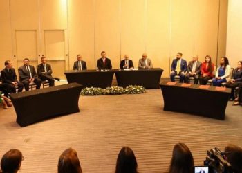 Sectores derrotados pretenden tergiversar lo pactado para socavar de nuevo el proceso de negociación