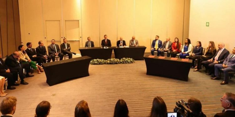 Sectores derrotados pretenden tergiversar lo pactado para socavar de nuevo el proceso de negociación
