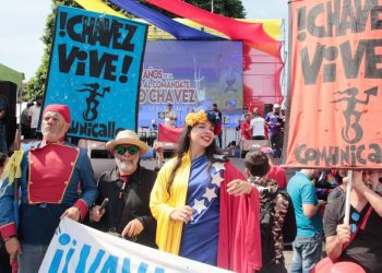 “Hoy tenemos la Patria más viva que nunca, ardiendo en llama sagrada, en fuego sagrado. Sólo me resta decirles, con las buenas noches a las diez y diez minutos de esta noche del sábado ¡Hasta la victoria siempre!”