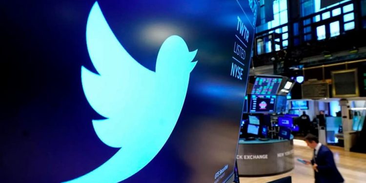 No puede haber radiografía más lastimosa del crepúsculo de un imperio que este episodio vulgar que enlaza a Twitter con el Pentágono y la FBI, mientras la plataforma se erige como virgen vestal de la libertad de expresión y de las buenas costumbres en comunidad
