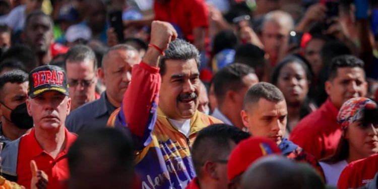Presidente Maduro se une a la movilización en rechazo a las sanciones
