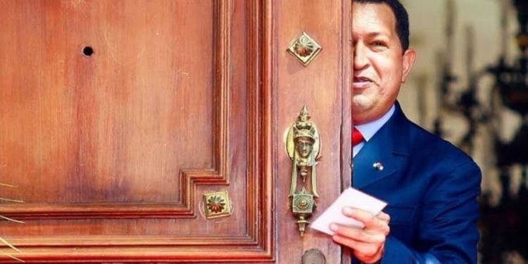 Chávez rompiendo el protocolo 10 años después | Por: Victoria Torres Brito