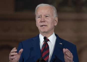 El asedio no cesa: Biden renueva el decreto de Obama