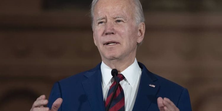 El asedio no cesa: Biden renueva el decreto de Obama