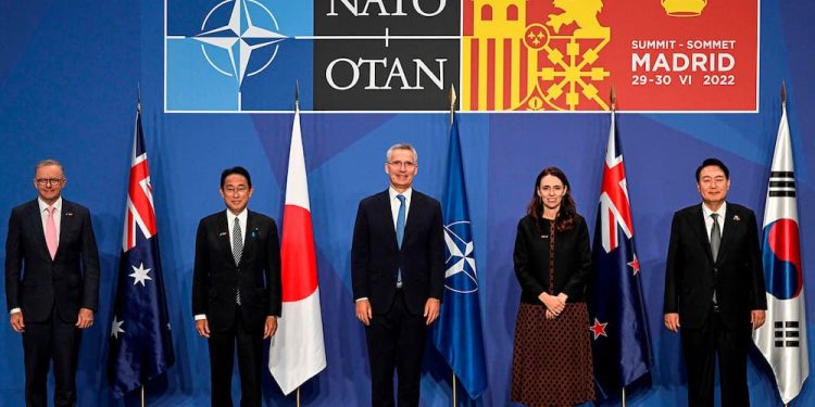 Los tentáculos de la OTAN de Asia a Europa