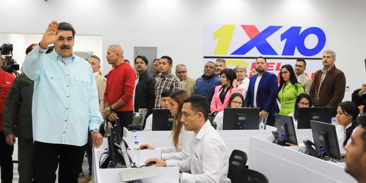 1×10:  Removiendo las telarañas del burocratismo
