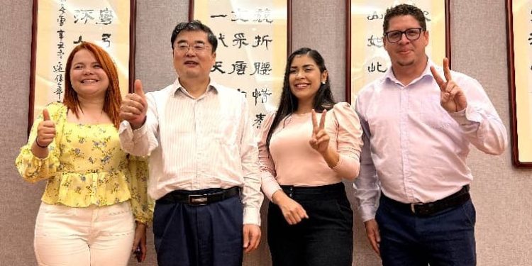 Venezuela participa en el campamento de formación de jóvenes líderes en China.