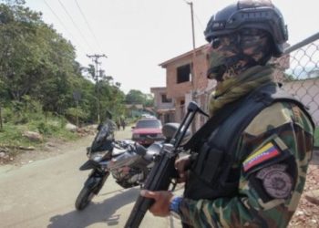 Colombia y Venezuela cooperan contra el paramilitarismo.