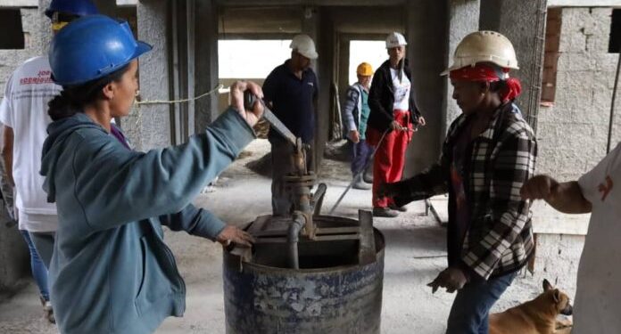 En Antímano, mujeres construyendo futuro