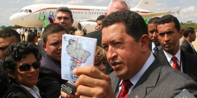 El huracán Chávez cumple un año más y lleva su viento alrededor del mundo