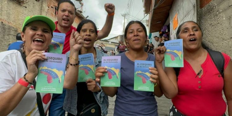 “No permitiré que se ultraje ni desprecie al gobierno y los derechos de Venezuela. Defendiéndolos contra la España ha desaparecido una gran parte de nuestra población y el resto que queda ansía por merecer igual suerte. Lo mismo es para Venezuela combatir contra España que contra el mundo entero, si todo el mundo la ofende” Simón Bolívar