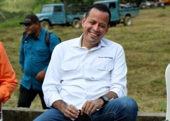 Profesionales y Técnicos: Vanguardia en el reimpulso de los motores de desarrollo de Venezuela 1 simonzerpad