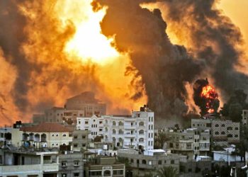 Israel nunca ha sido considerada una gran potencia, nunca fue considerada a la altura de Francia, Alemania, Gran Bretaña, Italia, Holanda; por citar a los más representativos de Occidente. Más allá del trabajo sucio que encargaron en Medio Oriente, de la propaganda en su favor que la corporatocracia mediática les hace, de su apreciable desarrollo tecnológico y militar, no son una gran potencia. Tampoco una democracia ejemplar