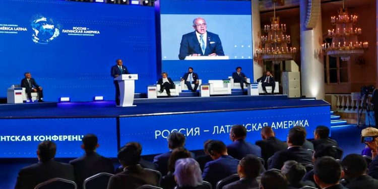 "Los países latinoamericanos están mostrando una pauta de éxito en la progresiva formación de un sistema multipolar de relaciones internacionales basado en la igualdad, la justicia, el respeto al derecho internacional y los legítimos intereses de cada uno”, Vladimir Putin