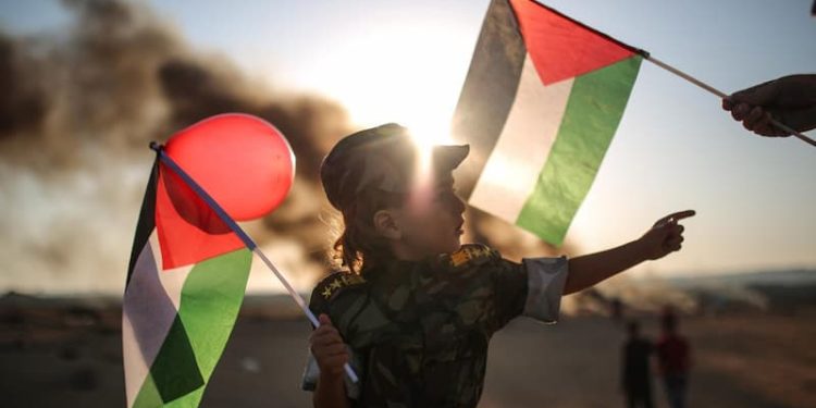 Aunque no lo expresen abiertamente las potencias occidentales defienden el derecho del Estado de Israel a ocupar, reprimir, asesinar y realizar limpiezas étnicas de palestinos. Por eso nunca jamás veremos el mensaje de un mandatario internacional reconociendo el derecho de Palestina a defenderse después de 100 años de colonización, guerra y ocupación